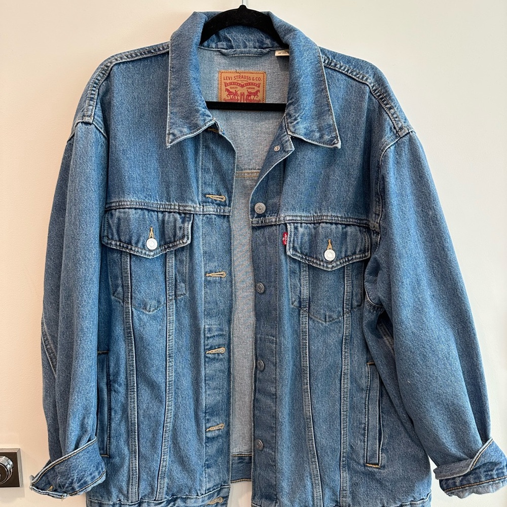 Levi’s Denim jacket Wms Large (fits oversized)